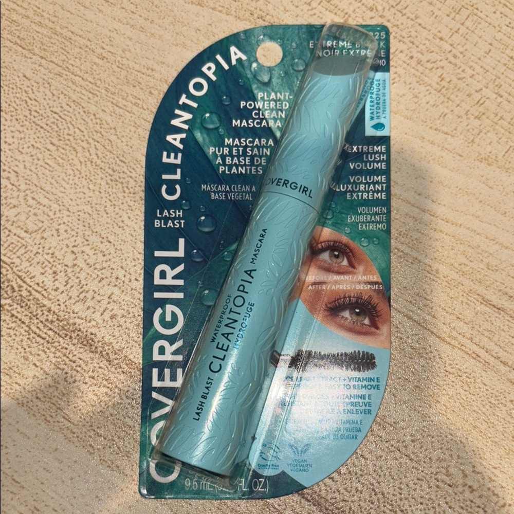 🆕 NWT COVERGIRL Lash Blast Cleantopia Mascara 825 Extreme Black